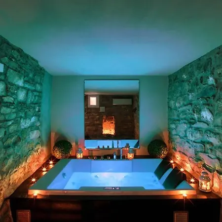 Fuga Romantica Con Jacuzzi Privata بيت للعطل